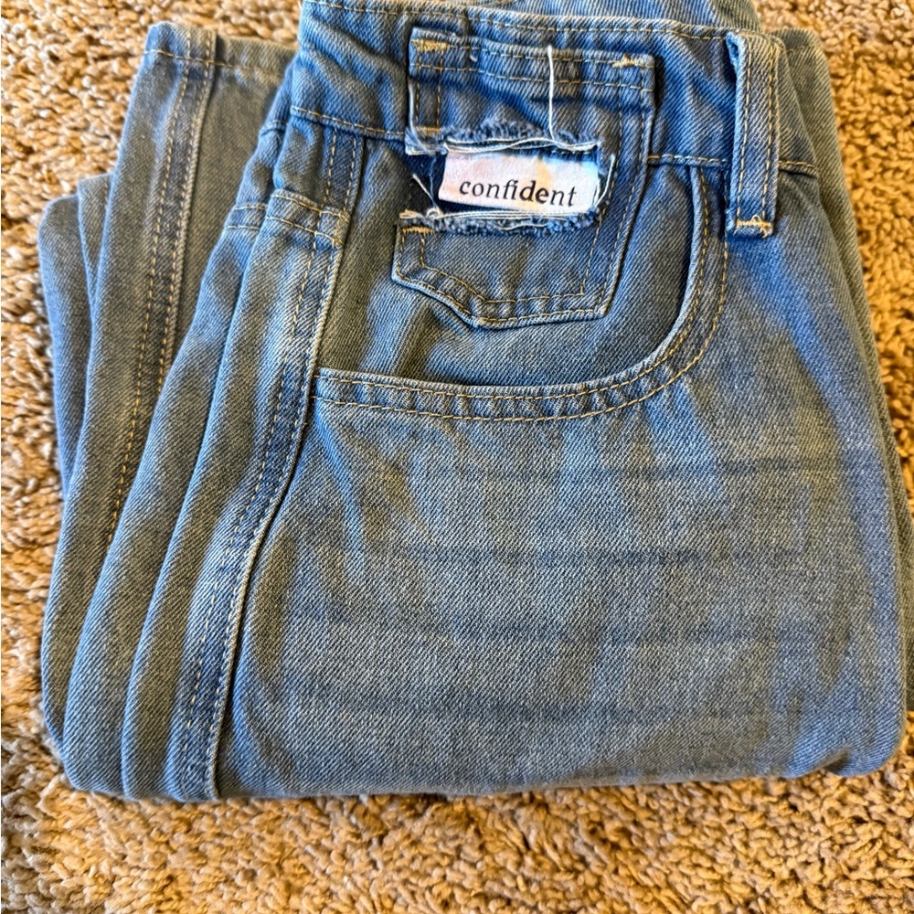 Confident Women's Blue Jeans